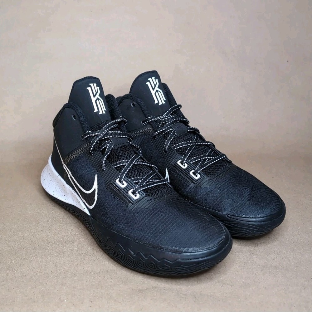 Nike Men's 8.5 Kyrie Flytrap 4 Black White Shoes Sneakers Basketball High tops